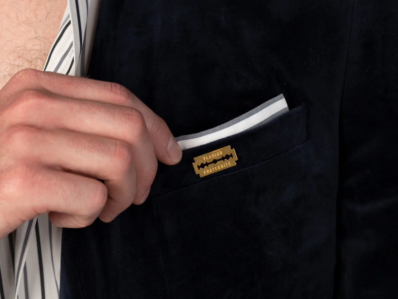 Frérot Razor Blade Lapel Pin - Image 3